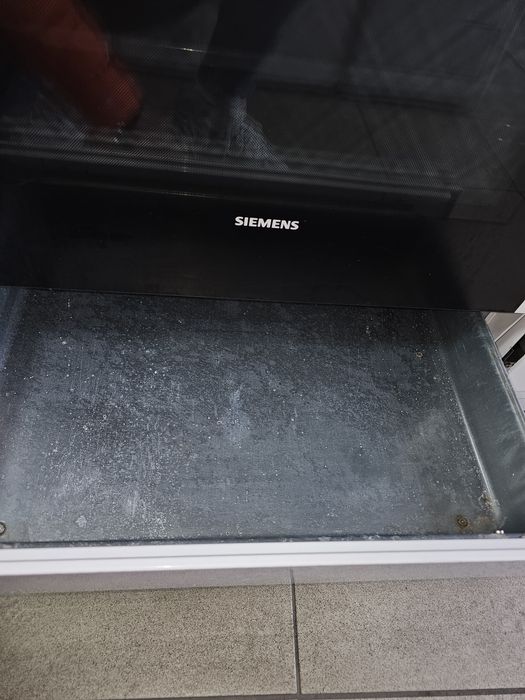 Свободностояща печка с керамичени котлони Siemens HC722210U A+ 70L