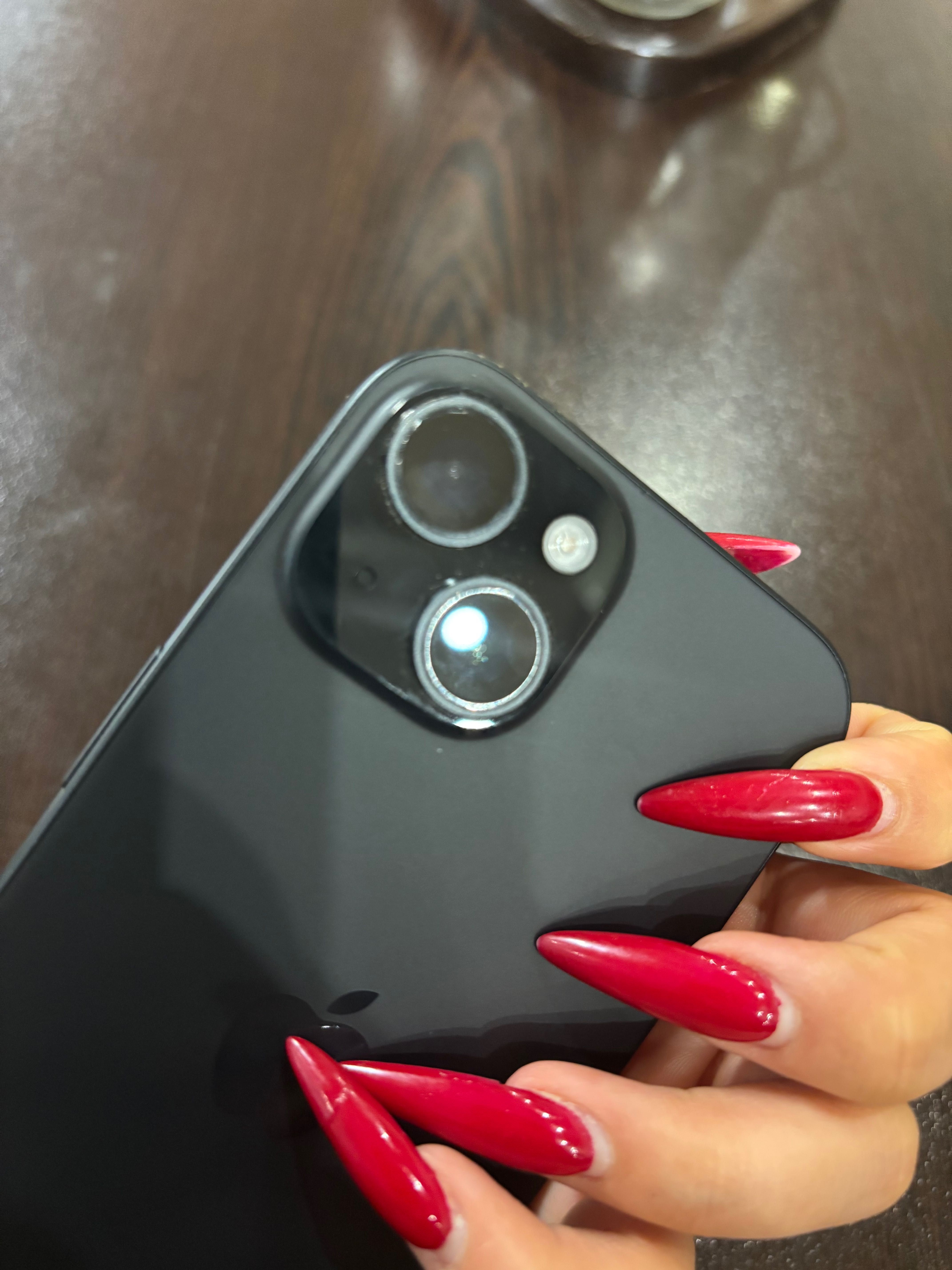iPhone 15  – 128GB