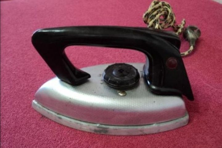 Продам советский утюг