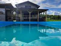 Cabana de inchiriat cu piscina, jacuzzi, ciubar. Ocupata de revelion