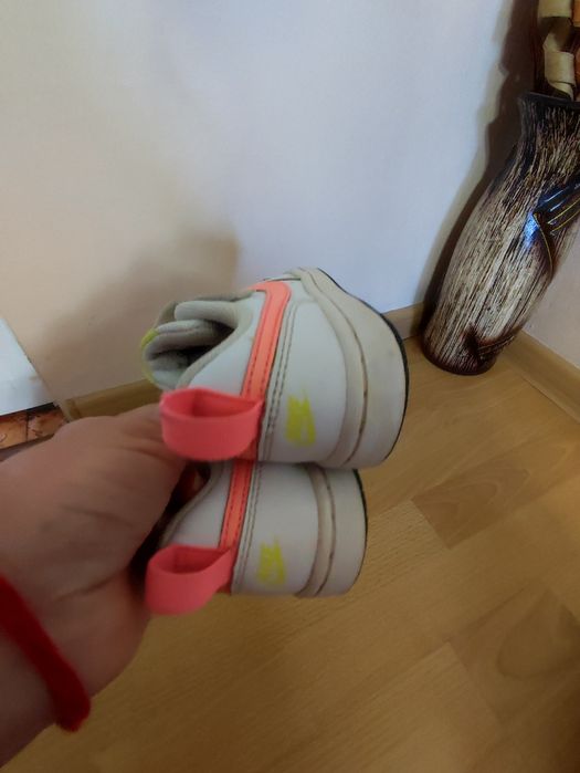 Маратонки nike uk 6.5 eur 23.5 обувани веднъж