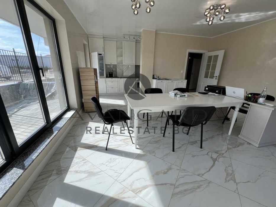 Продава се Двустаен апартамент в Пловдив, Беломорски - 131 кв.м за 1183 €/кв.м - Снимка #2