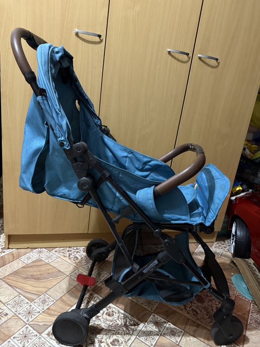 Продам прогулочную коляску уни