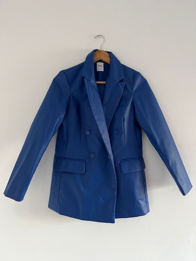 Costum de ocazie imitatie piele