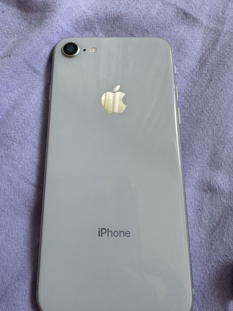 Iphone 8 64 GB Silver / бял