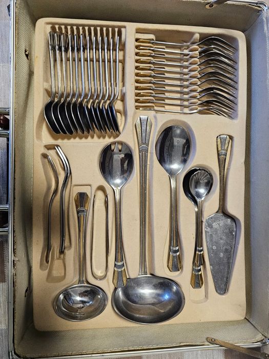 Продам набор столовых предметов