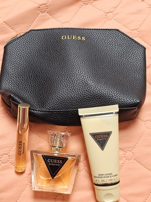Парфюмен комплект Guess с козметична чантичка