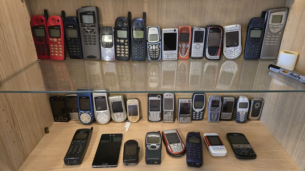 Lot de 190 telefoane vechi de colectie Nokia Ericsson Motorola