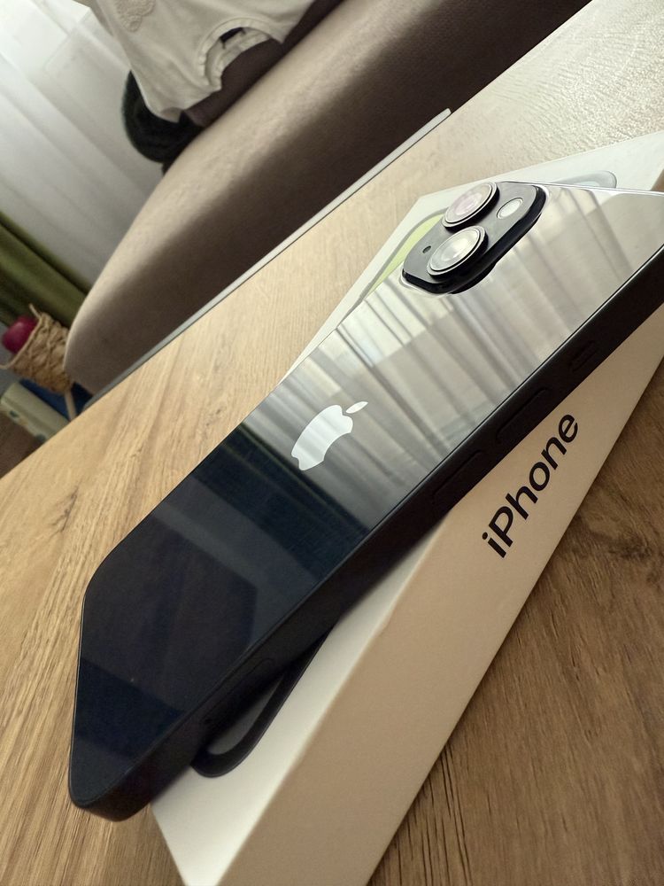 IPhone 14 Midnight blue