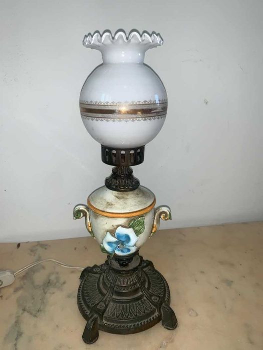 Veioza 3D portelan amplasat pe suport de bronz