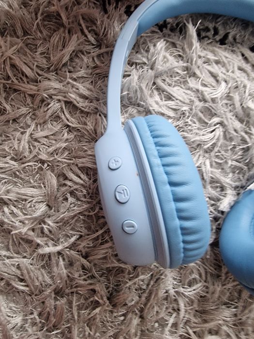 Vând casti,sunt în special pentru copiii