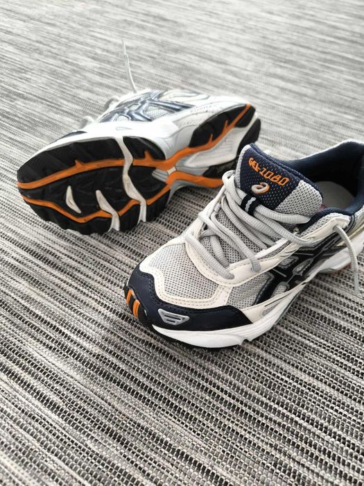 Asics

Спортни обувки