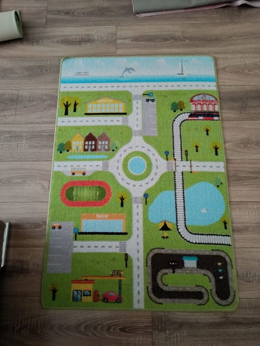 Vand 2 covoare special pentru camera copiilor 80/120 cm