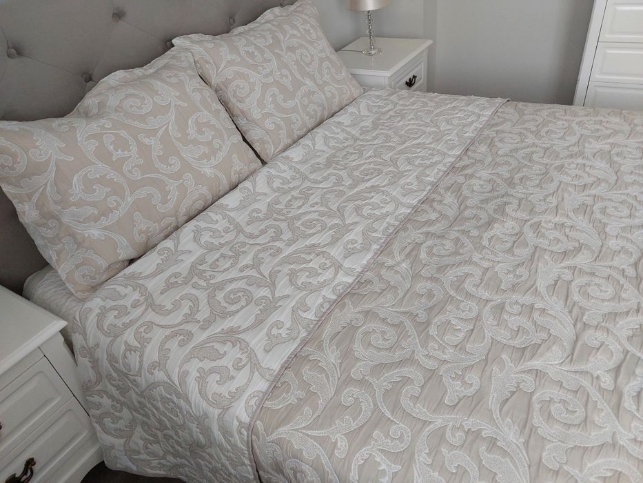 Cuvertura + 2 fete perna, 250 x 250 cm /alb-bej