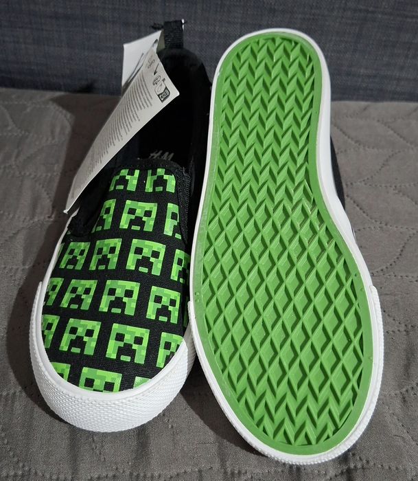 Tenesi H&M noi cu eticheta