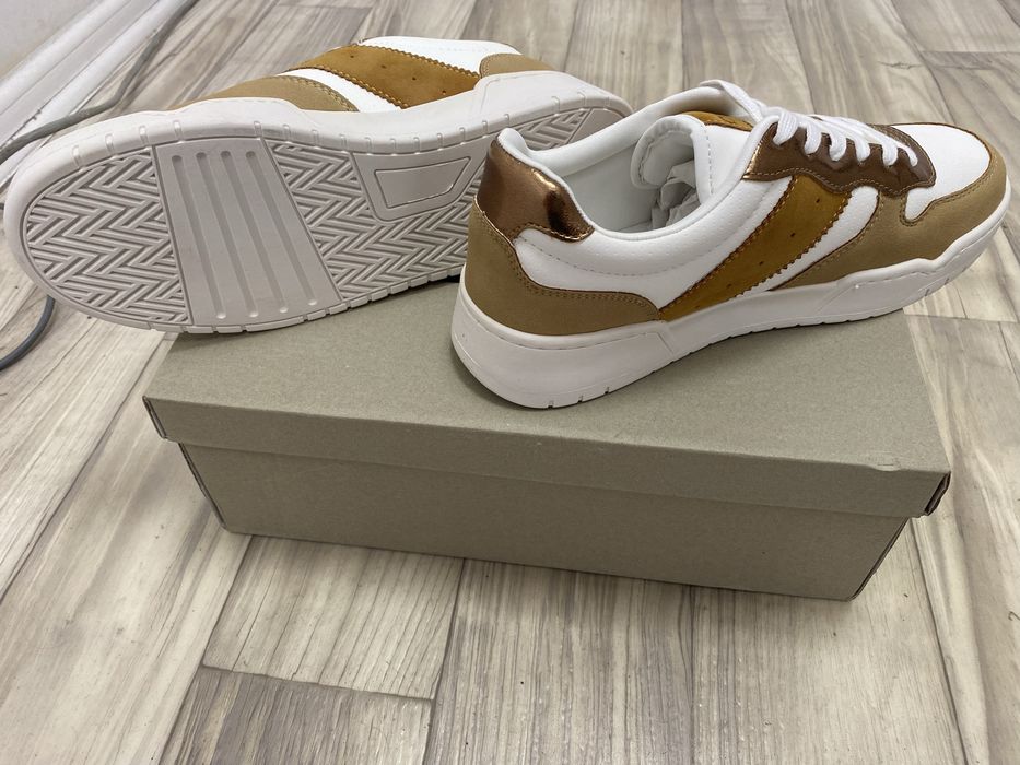 Маратонки Бели Спортни