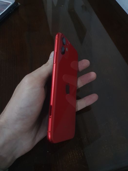 Продам или обменяю Айфон 11 стоит пороль на экране