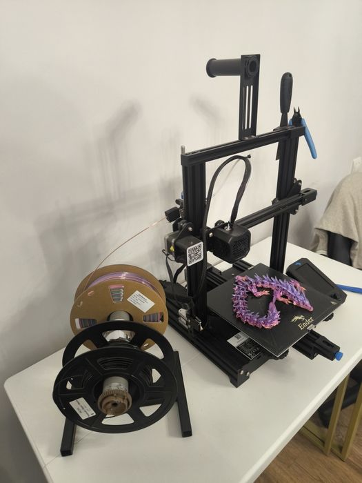 Продам 3д принтер Creality ender-3 v2