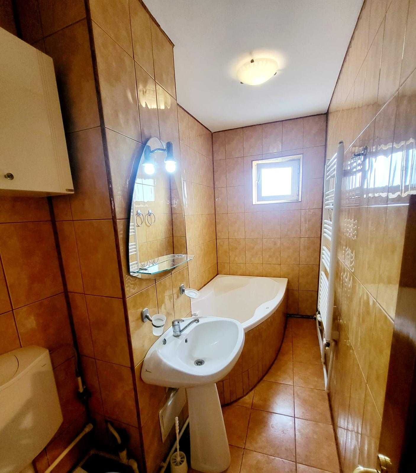 Proprietar vand apartament spatios cu 4 camere