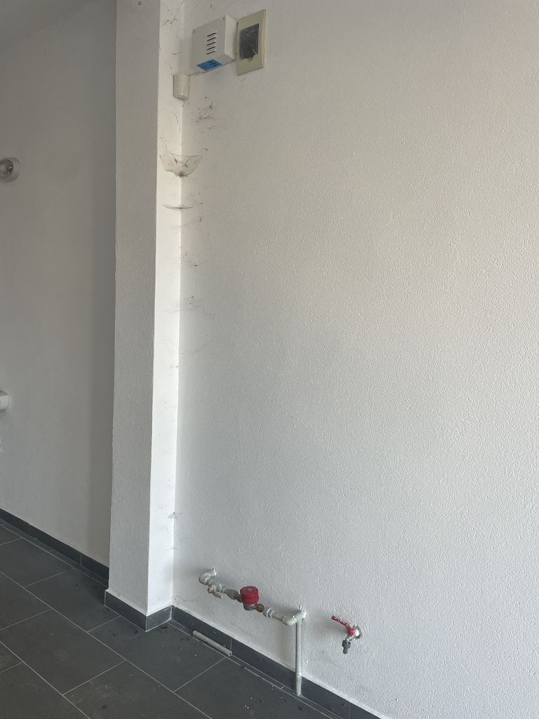 Дава се под наем Гараж / Паркомясто в Петрич - 40 кв.м за 102 € - Снимка #5