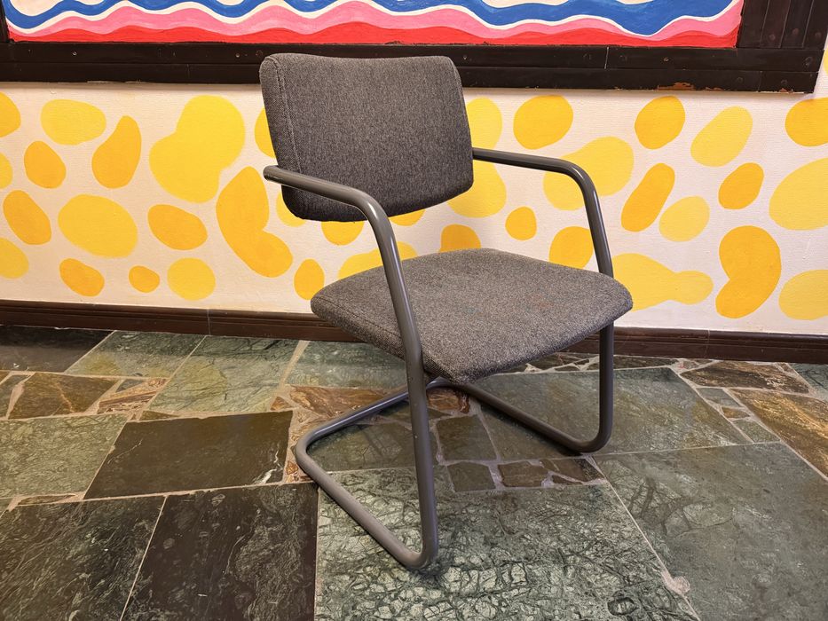 Стул металлический в офис