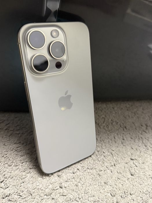 15 pro 256 gb Impecabil ! Baterie 100% 156 incarcari ! Nimic schimbat