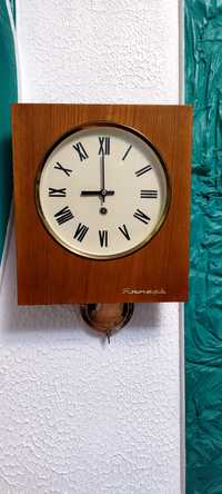 Часы Янтарь,настенные с маятником, СССР