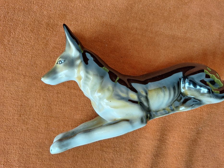 Bibelou vechi - Caine lup confectionat din portelan