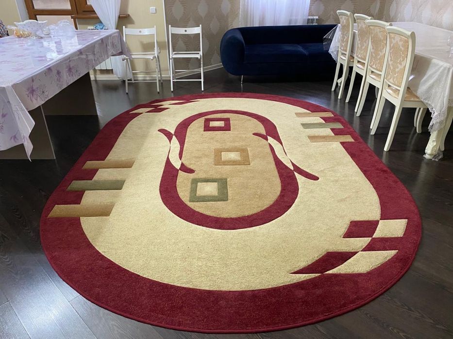 Продаётся ковер.