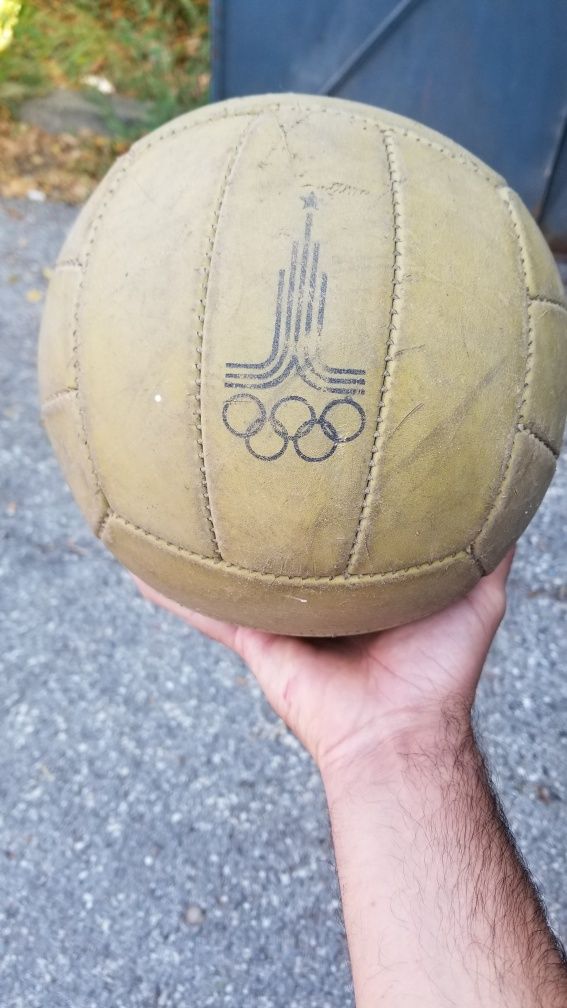 волейболна топка от Олимпиадата в Москва 1980 година