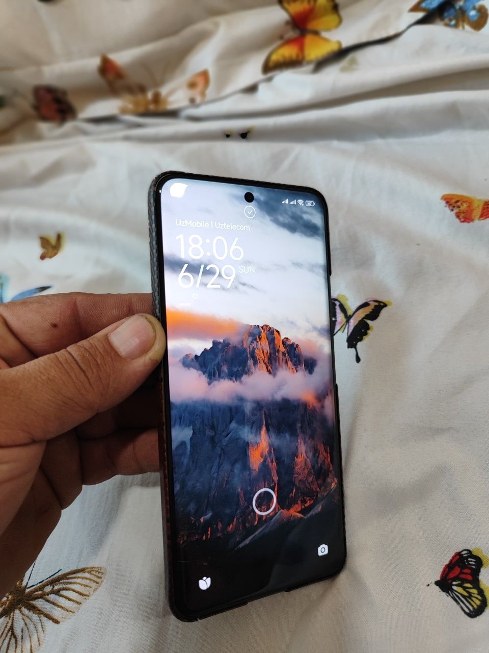 Xiaomi 15 pro 3 oy ishltilgan holati yangi bittayam qirilgan yeri yo'q