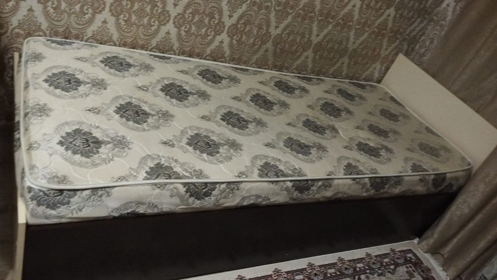 Продам 2 кровати с матрасом