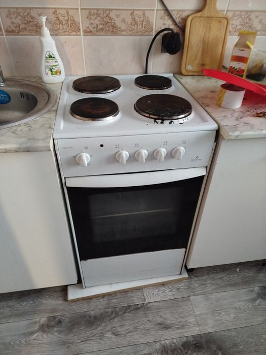 Продаю электроплиту