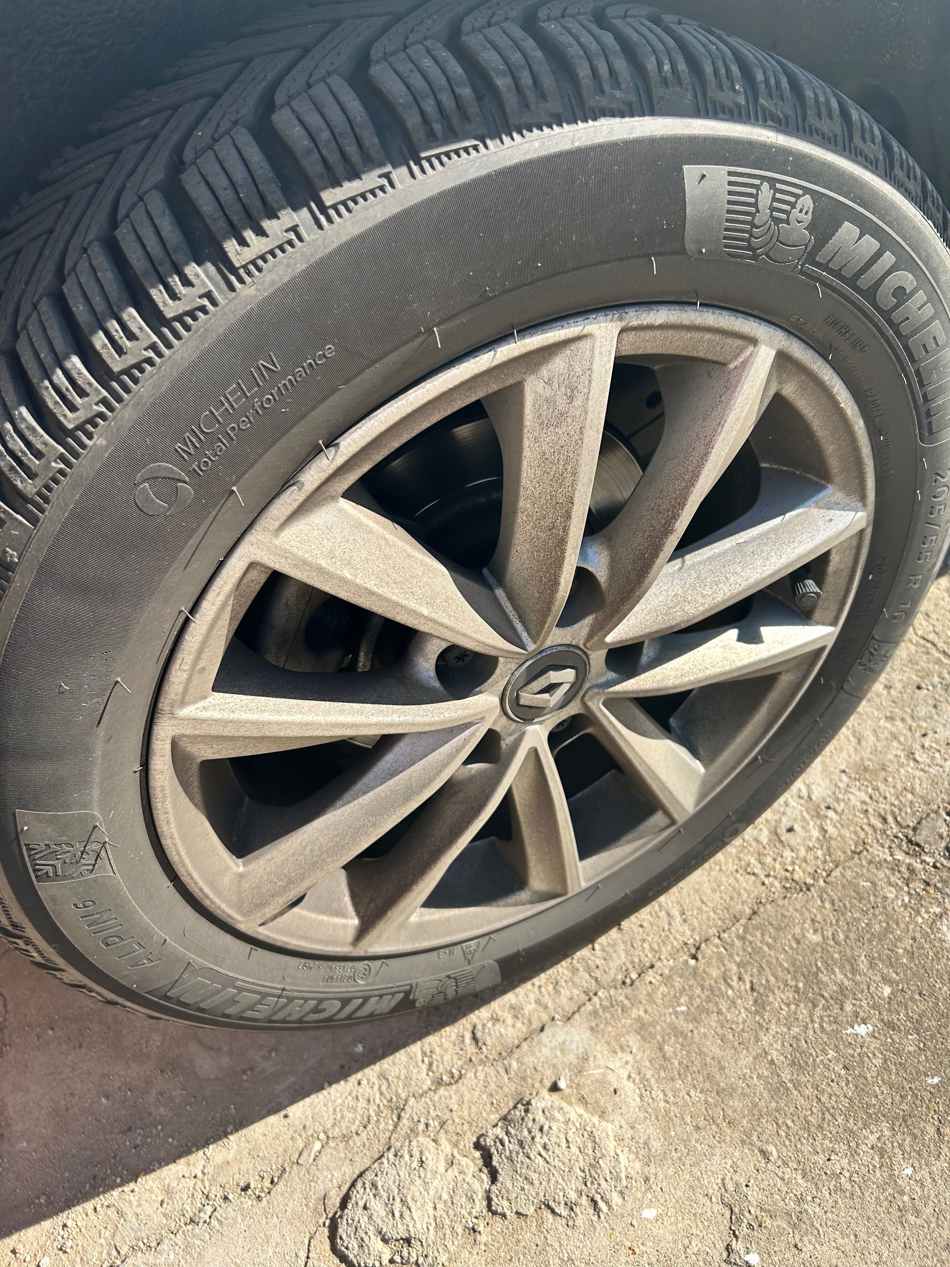 Vând anvelope de iarnă Michelin ALPIN 6