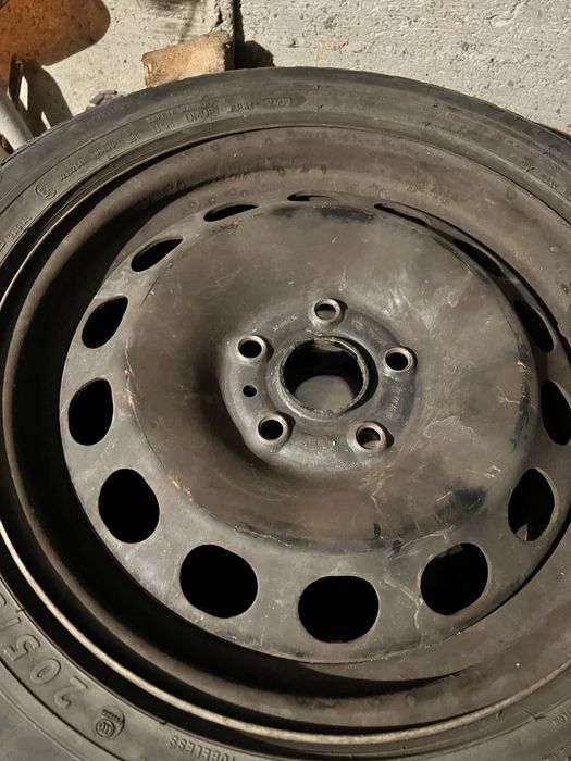Vând set de 4 roți cu cauciucuri de iarnă - 205/55 R16
