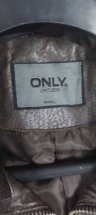 Only естествена кожа, черно Л, кафяво С размер.Всяко по 15 лв.
