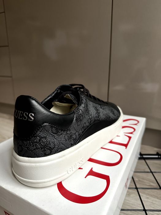 Чисто Нови Обувки - GUESS