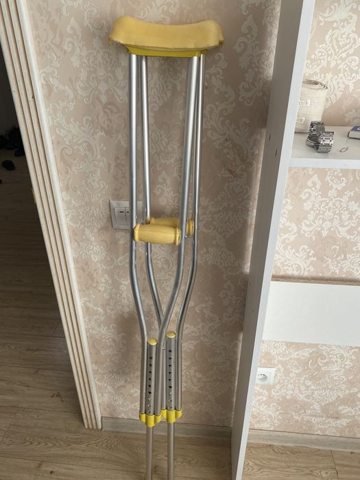 Продам костыли и бандаж