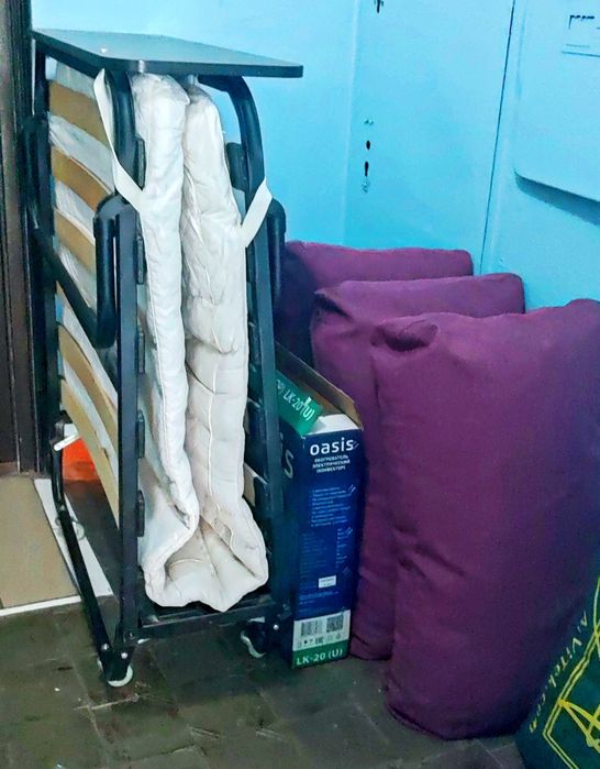 Обогреватель и мебель в связи с выездом