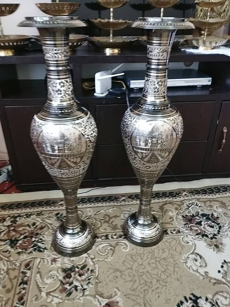 Индия посуда металл Латунь вазы,этажерки,подсвечники в паре все  есть