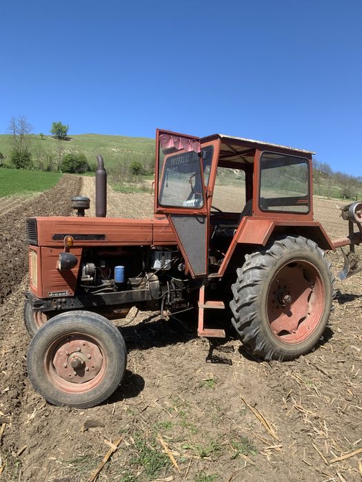 Tractor universal 650