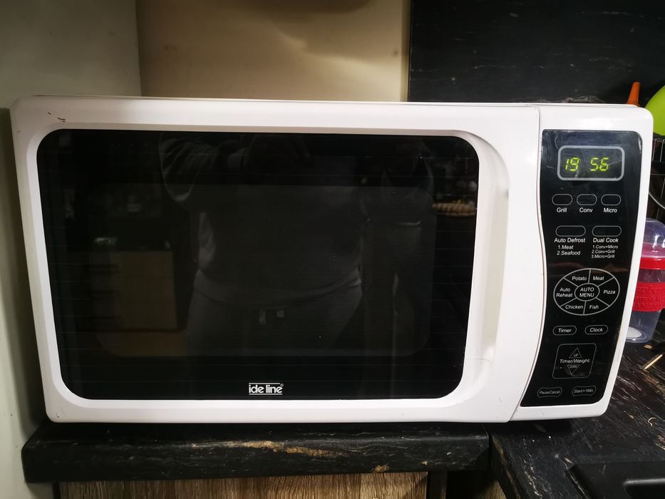 Микровълнова фурна с грил и конвекция