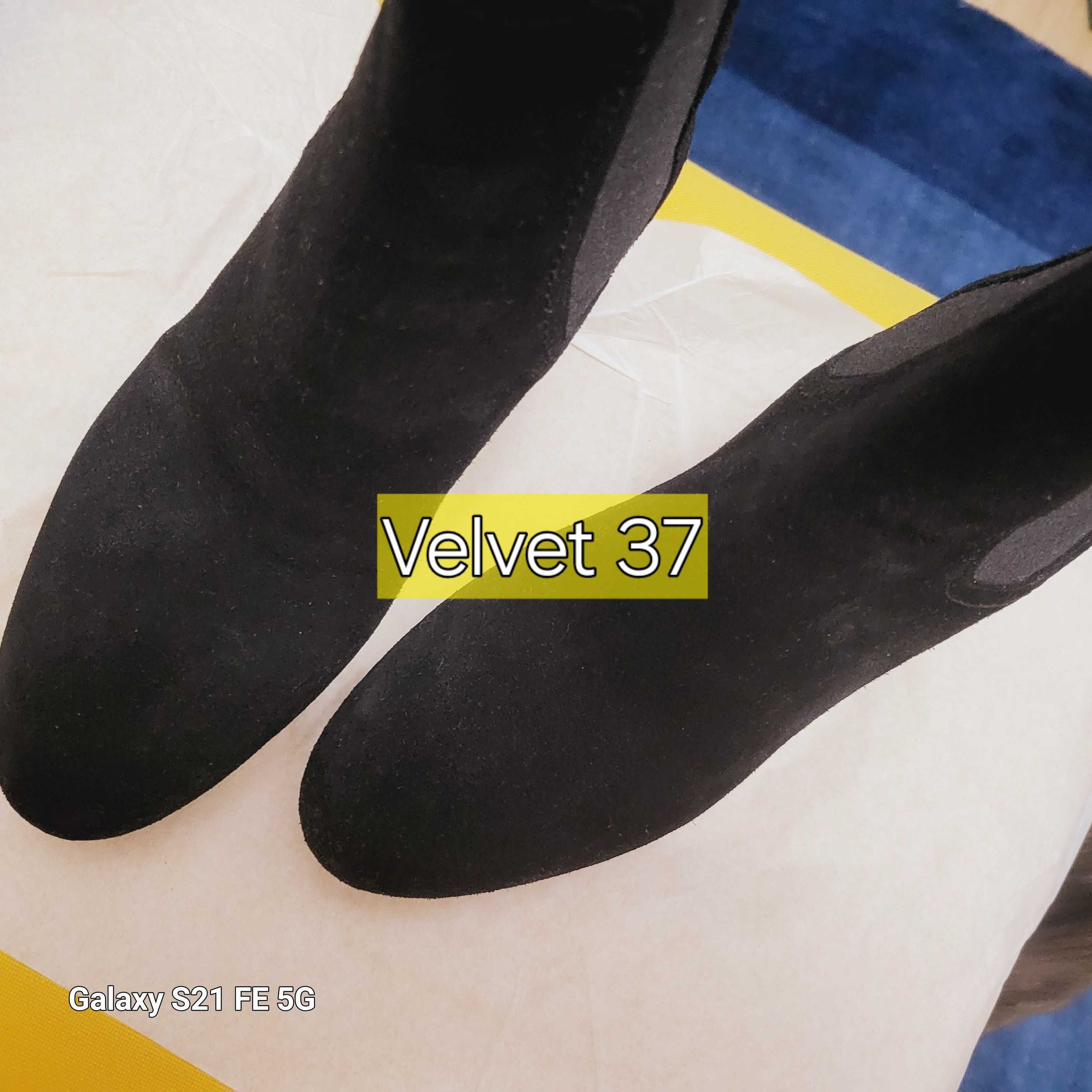 Christelen B., , Velvet 37, Velur