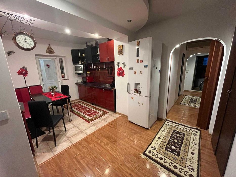 Inchiriez apartament