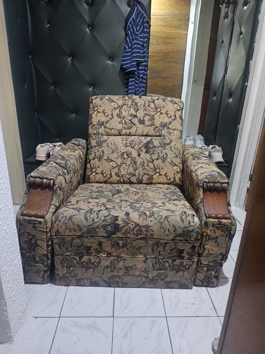 Donez doar 2 fotolii clasice, demontate NU PLĂTESC NIMIC