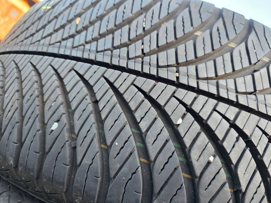 2бр Всесезонни гуми 215 55 17 - Goodyear