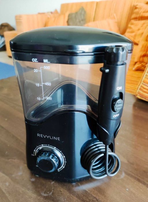 Зъбен душ Revyline RL 100 Black , орален иригатор за цялото семейство