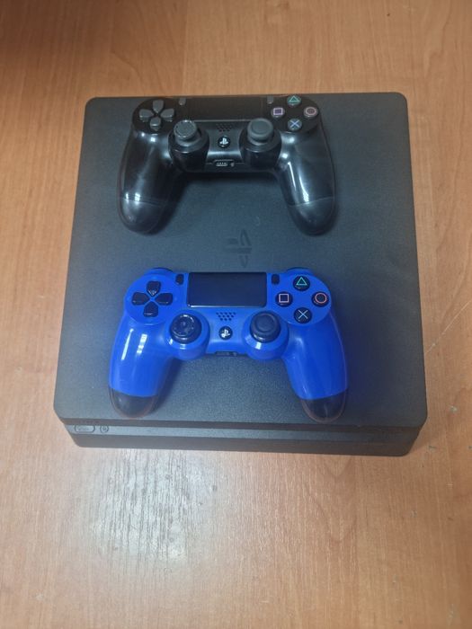 Продам Sony PlayStation  4 в отличном состоянии.