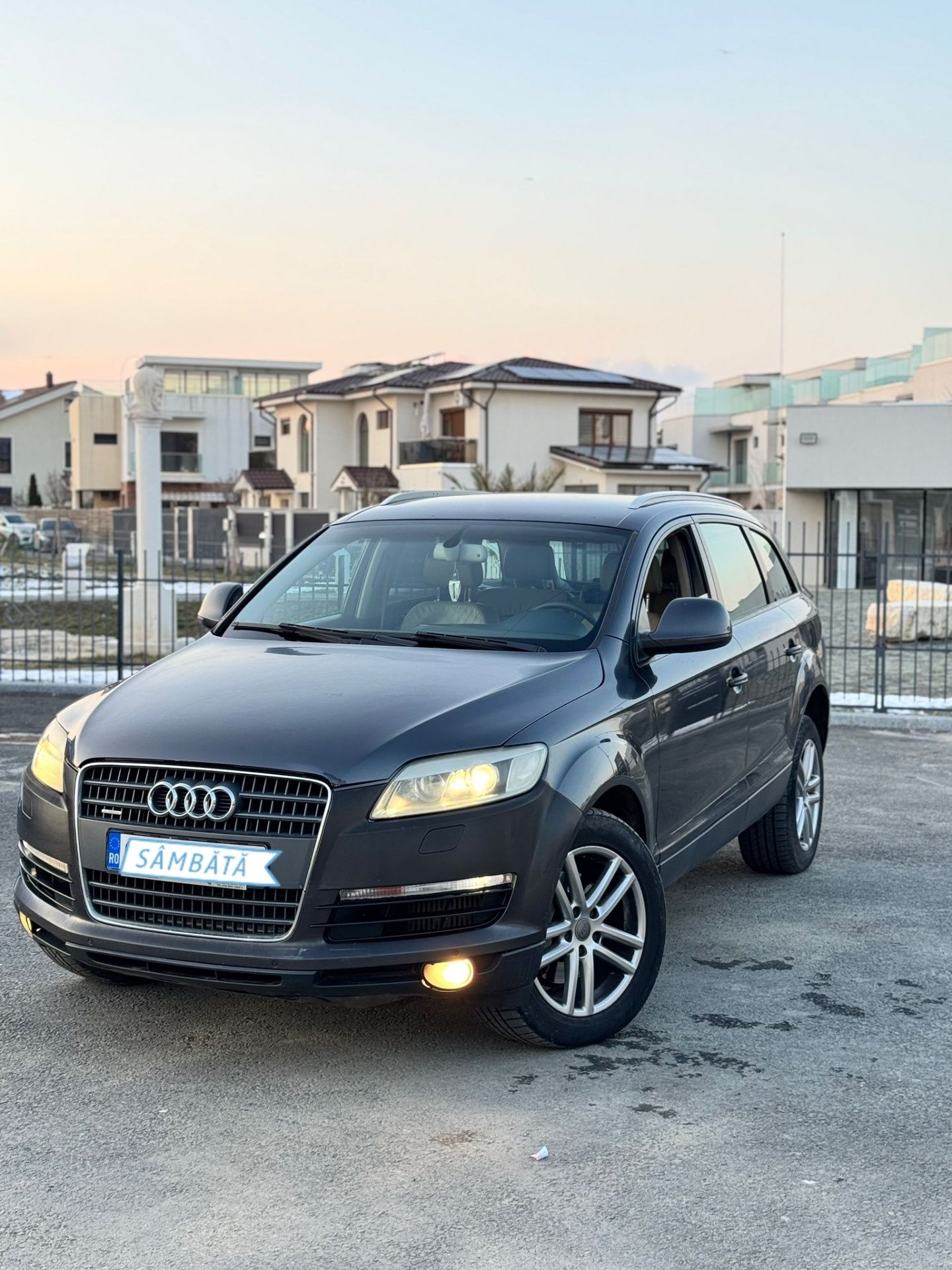 Vând Q7 3.0 TDI.