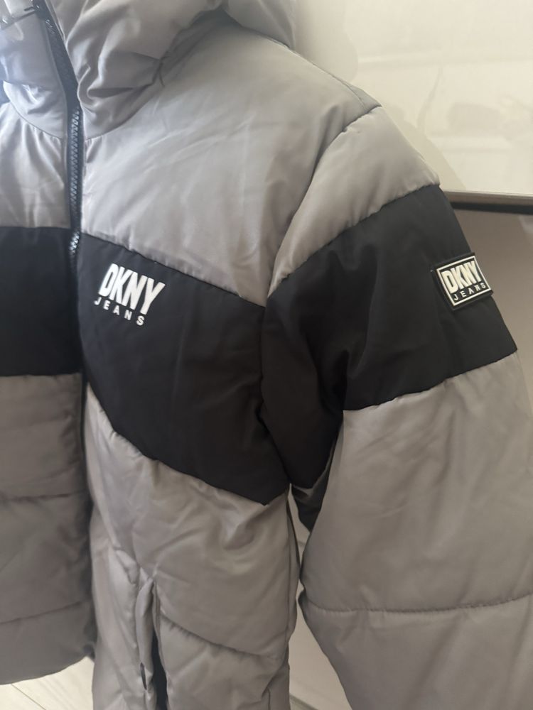 Чисто ново детско яке DKNY